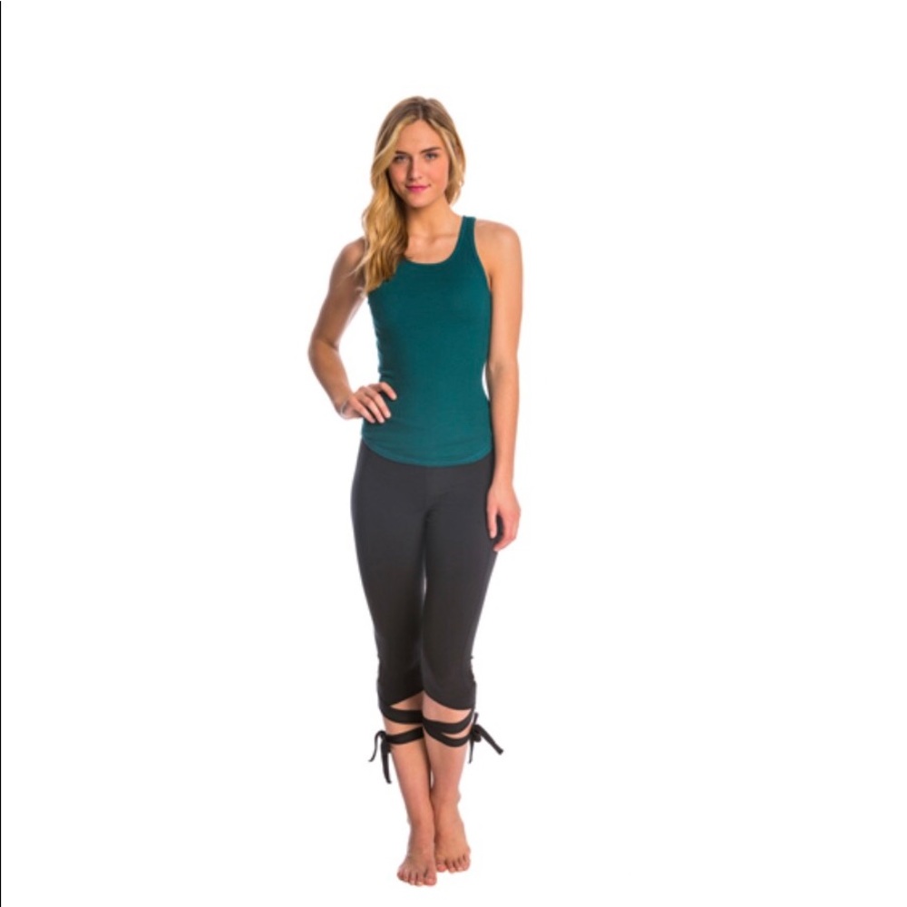 Free People Yoga Capris ๐ท - Picture 1 of 2